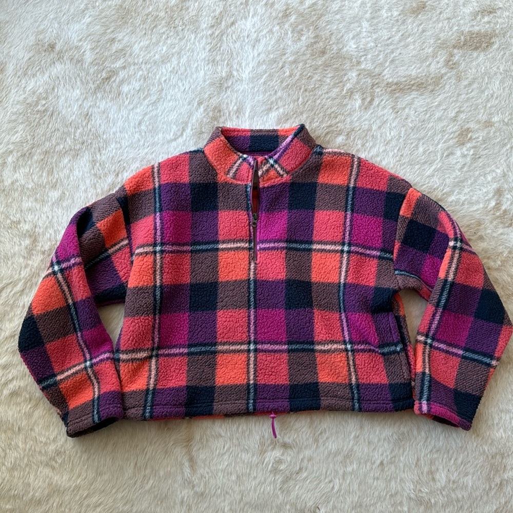 American Eagle Plaid Pull Over